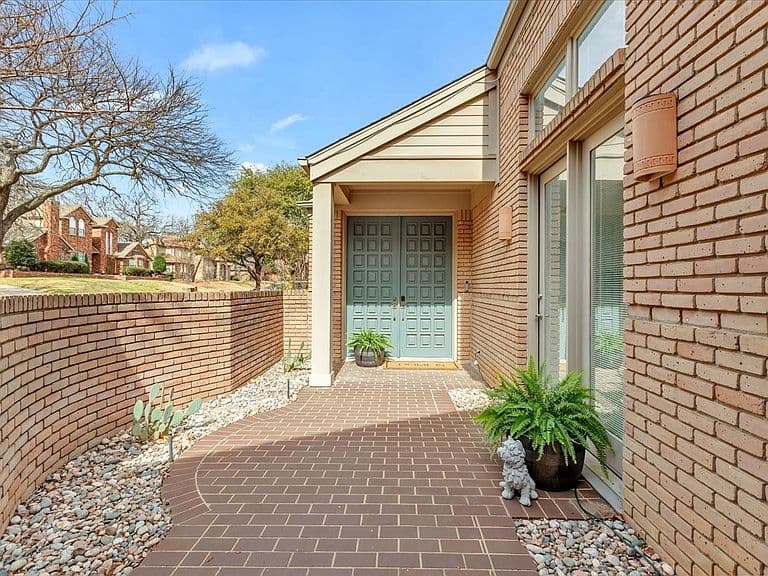 Listing photo 5