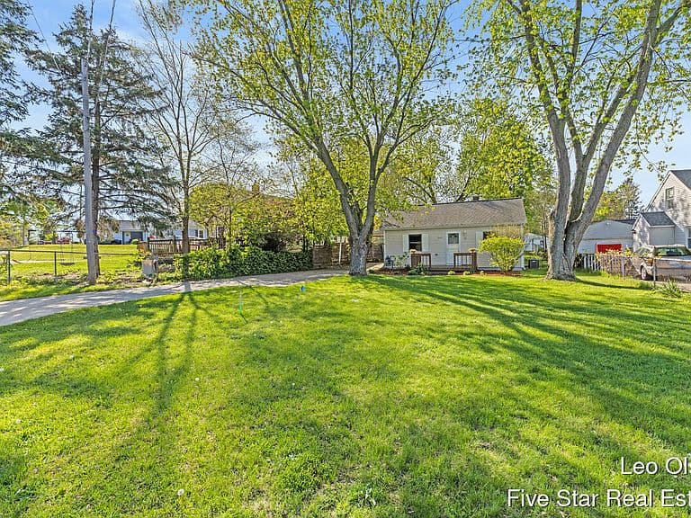 Listing photo 3