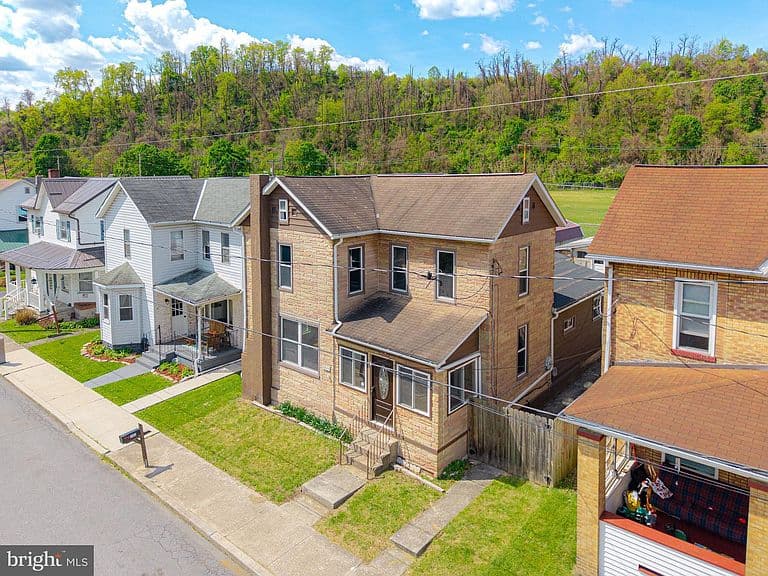 Listing photo 4
