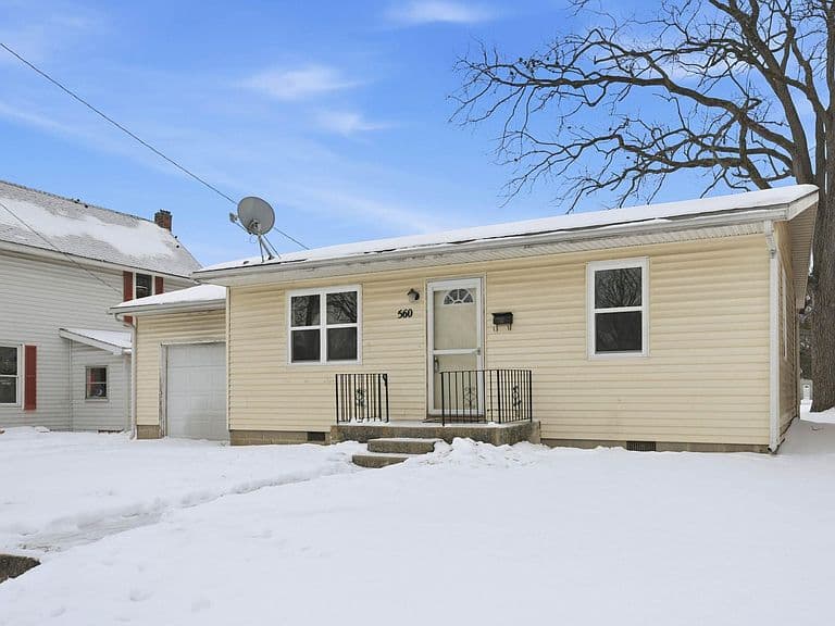 Listing photo 2
