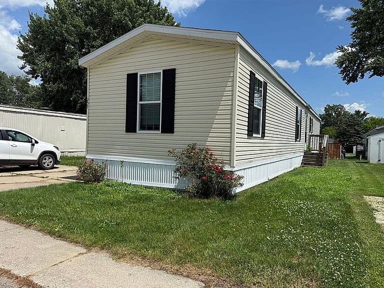 Listing photo 2