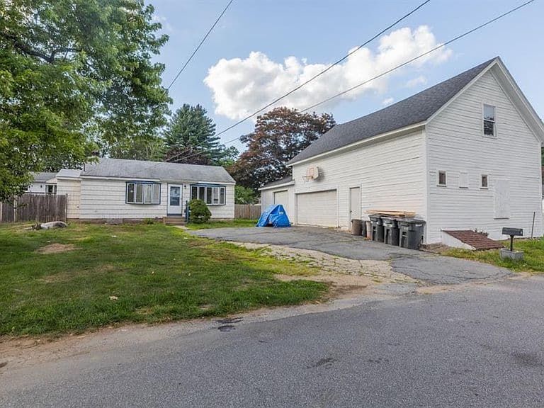 Listing photo 4
