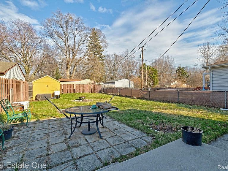 Listing photo 4