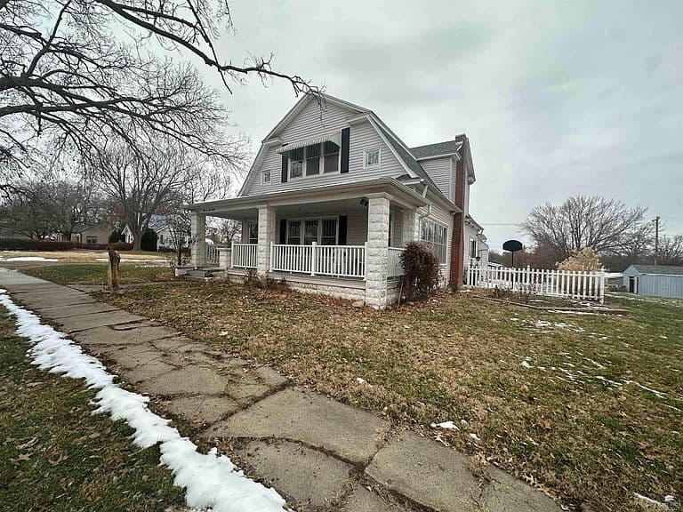 Listing photo 2