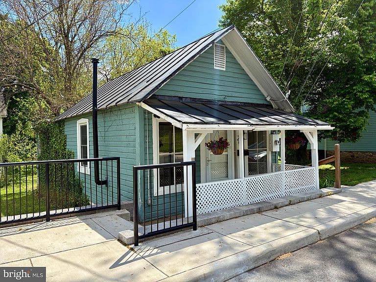 Listing photo 3