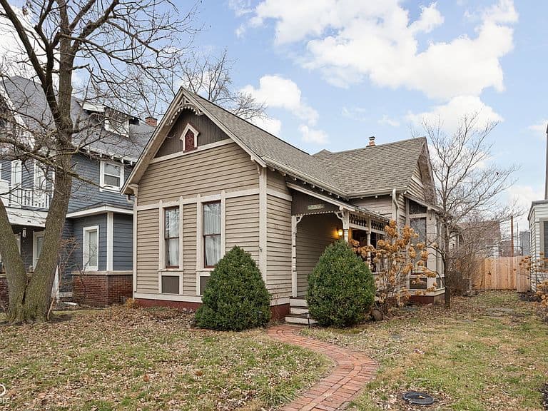 Listing photo 2