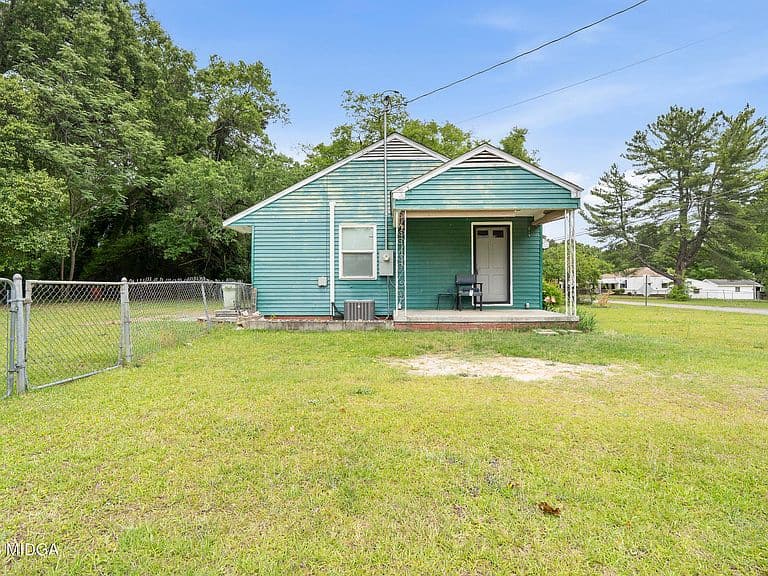 Listing photo 5