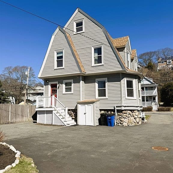 Listing photo 2