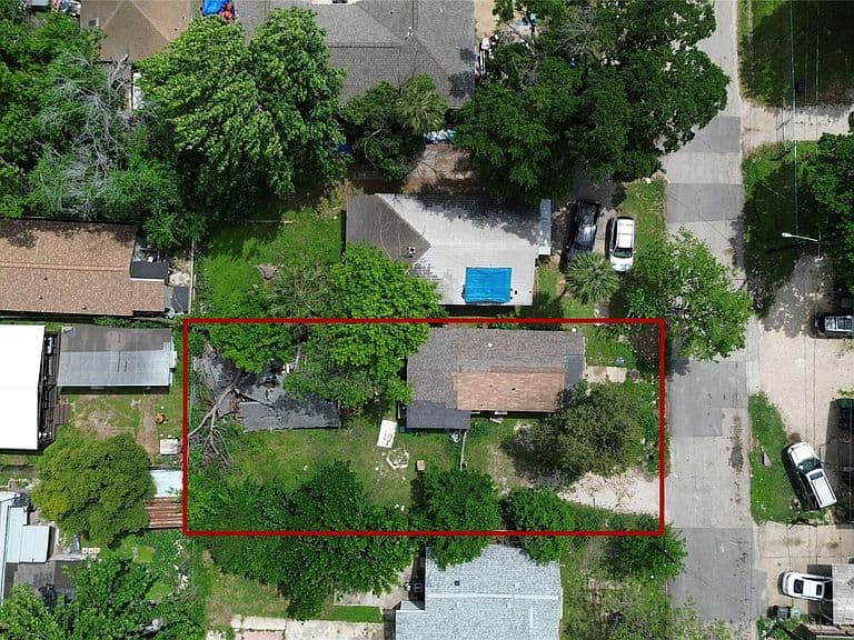Listing photo 3