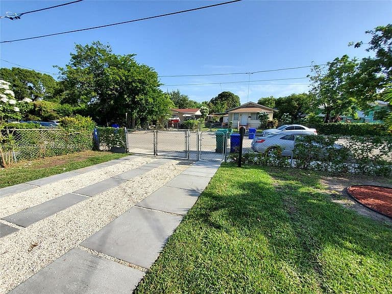 Listing photo 5