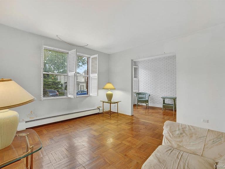Listing photo 3