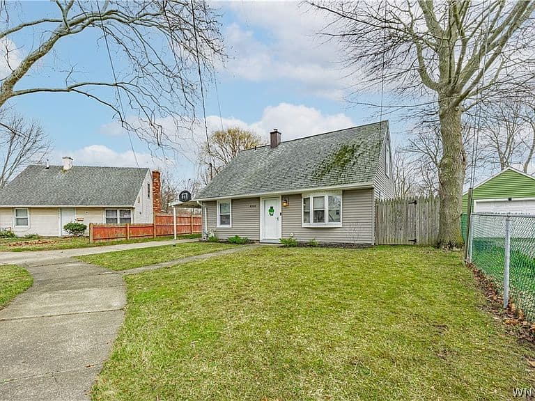 Listing photo 2