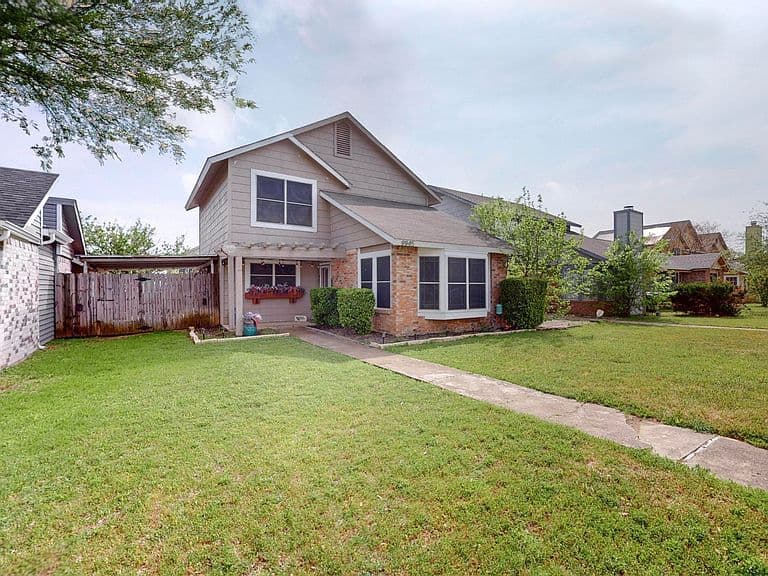 Listing photo 2