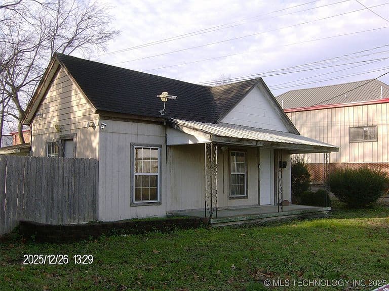 Listing photo 2