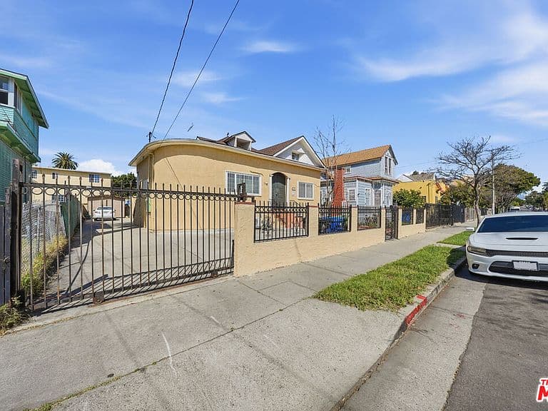 Listing photo 3