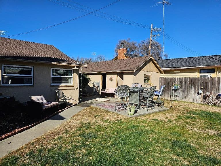Listing photo 3