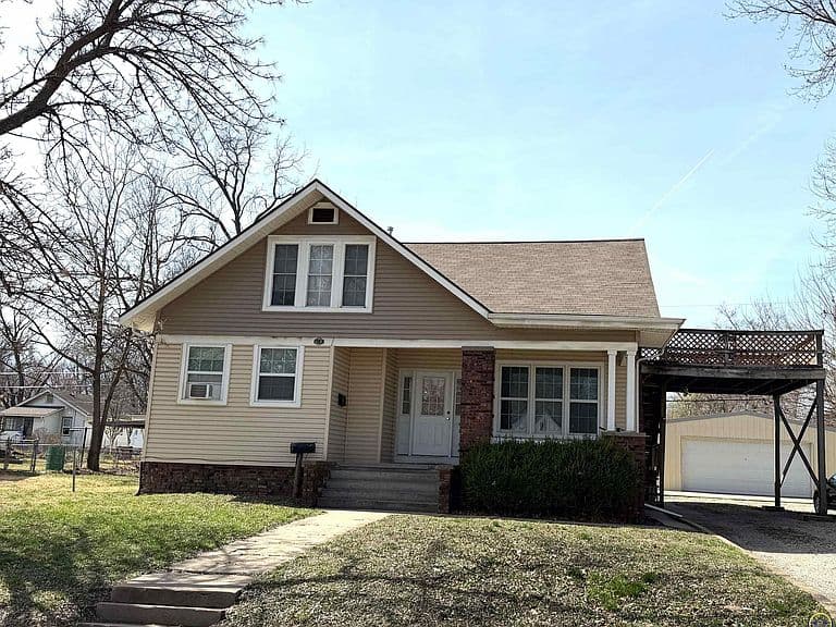 Listing photo 2