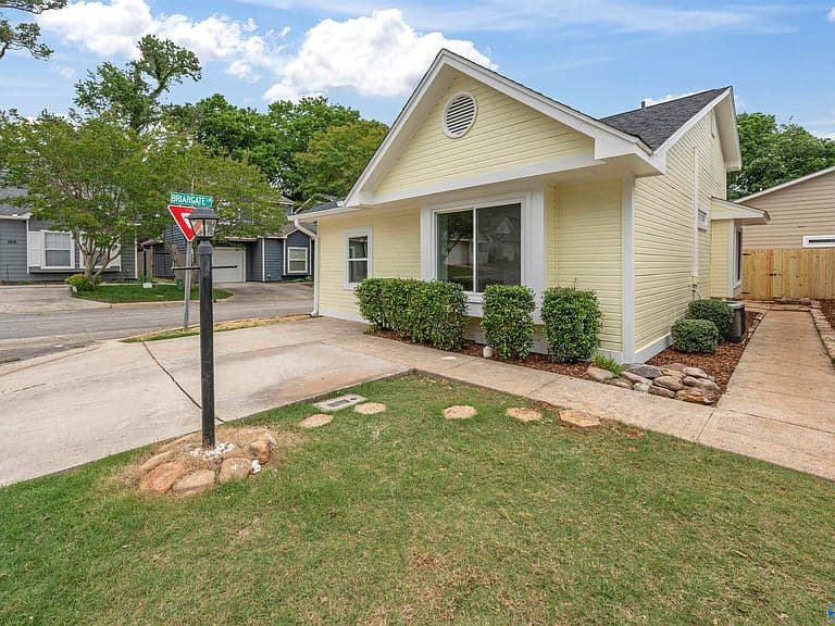 Listing photo 3