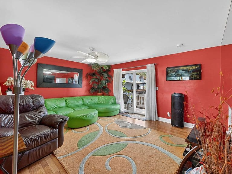 Listing photo 3