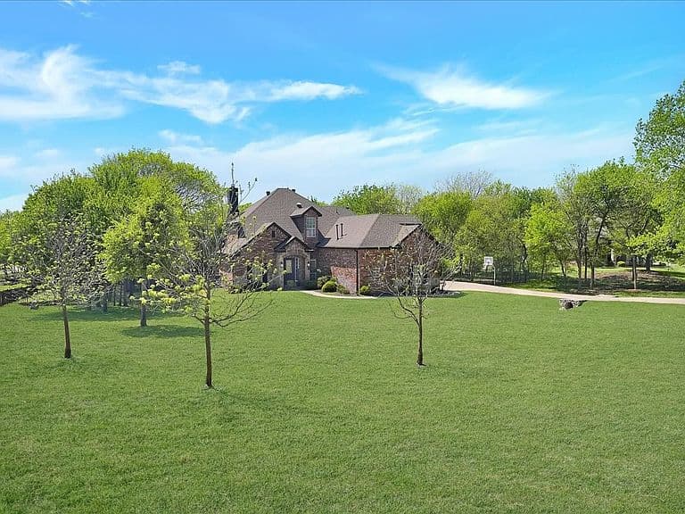 Listing photo 3