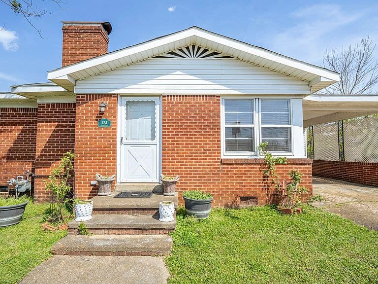 Listing photo 2
