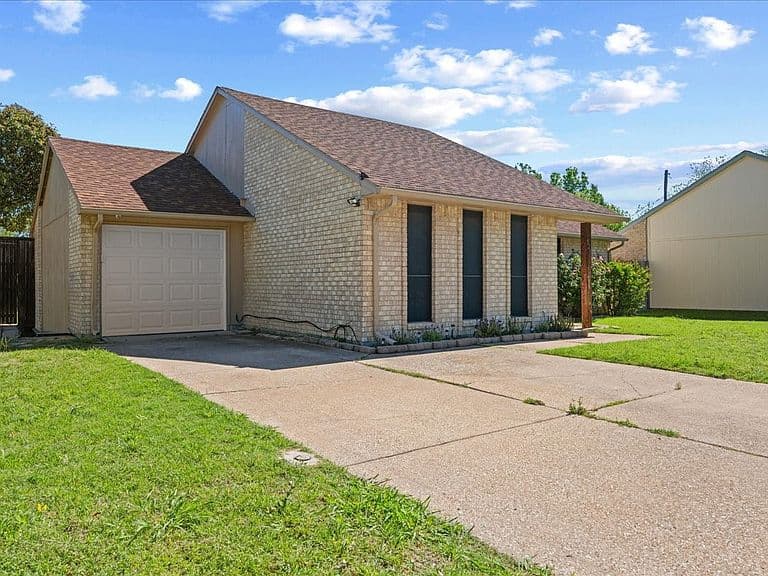 Listing photo 3