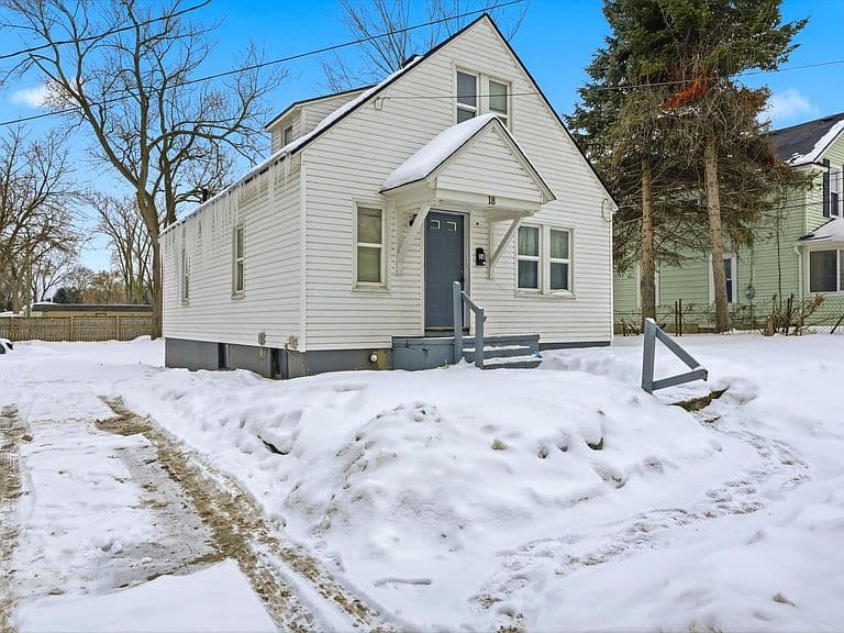 Listing photo 2