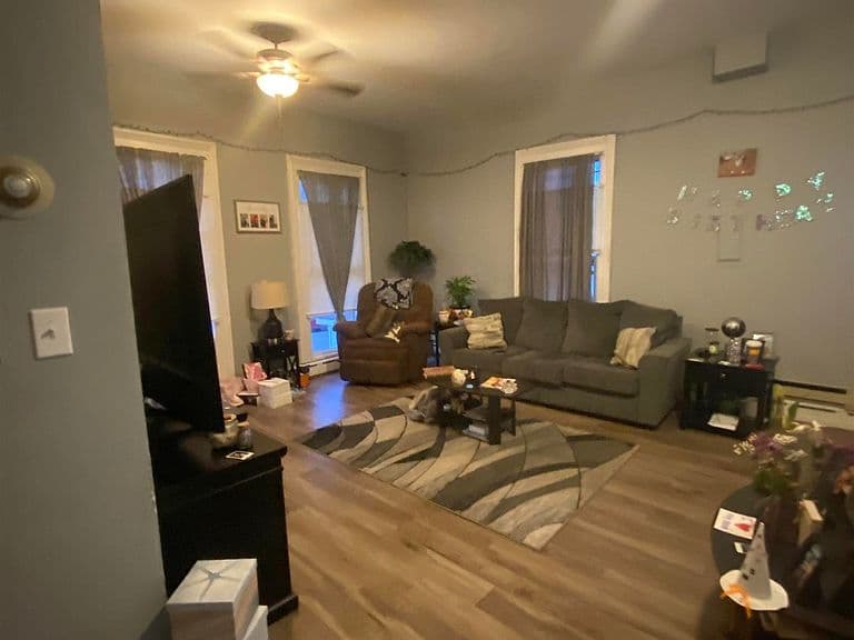 Listing photo 5