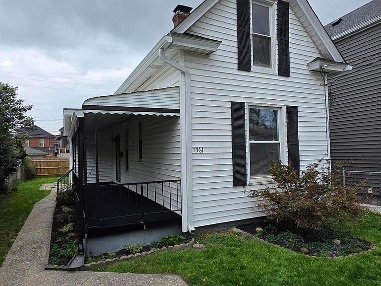 Listing photo 2