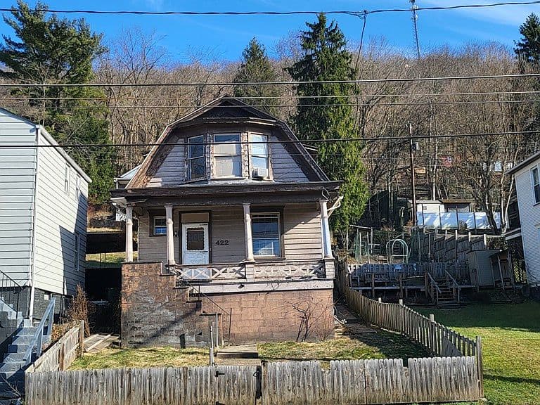 Listing photo 2