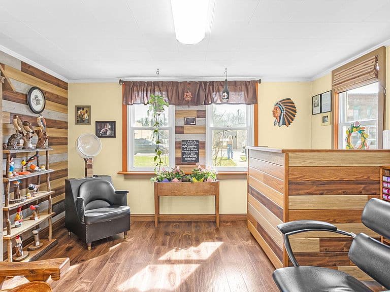 Listing photo 5
