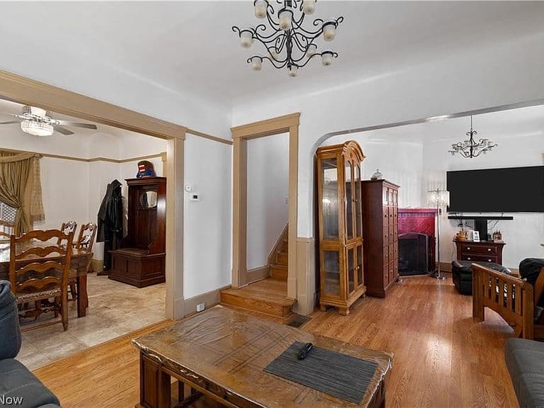 Listing photo 4