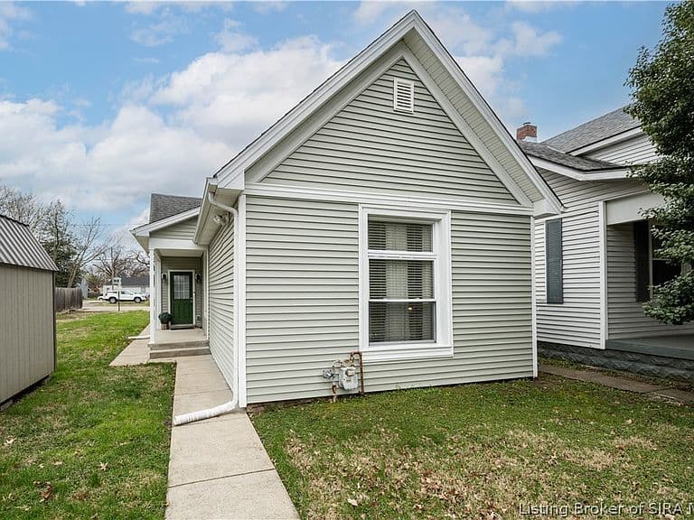 Listing photo 2