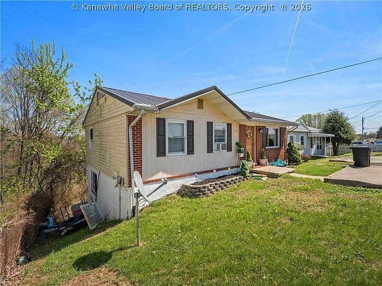 Listing photo 2