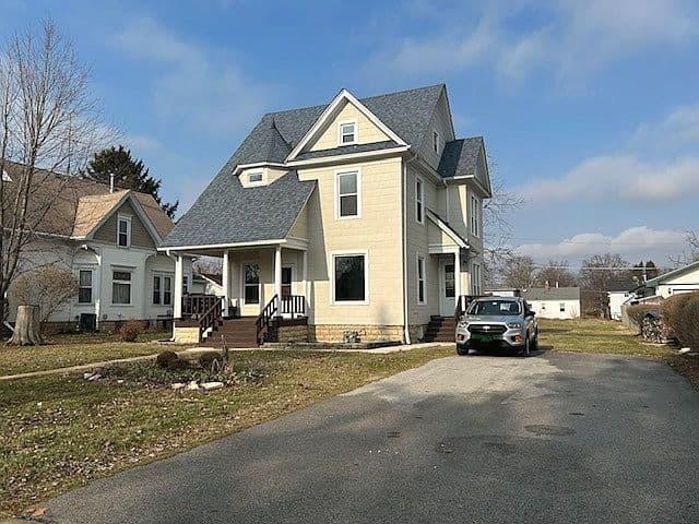 Listing photo 2