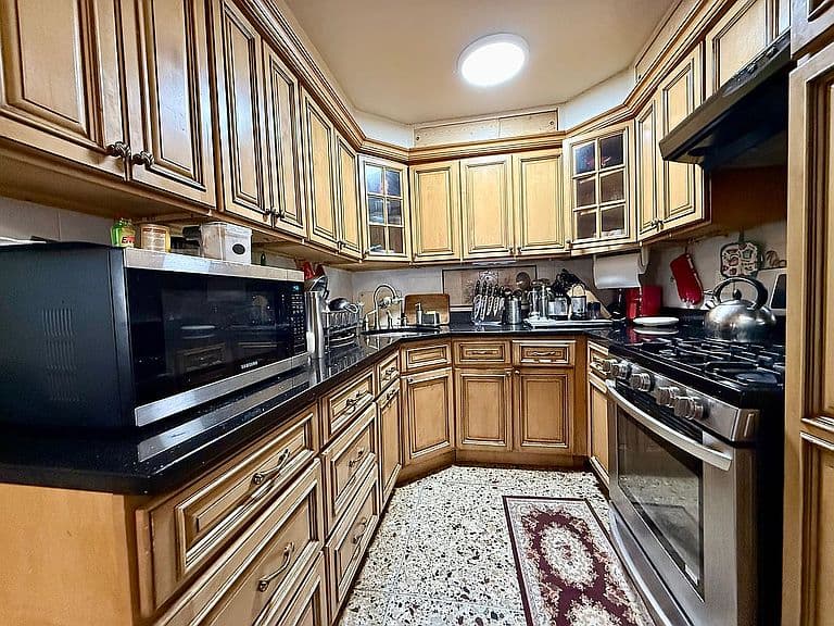 Listing photo 5