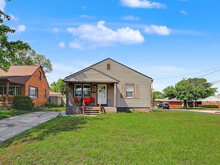 Listing photo 2