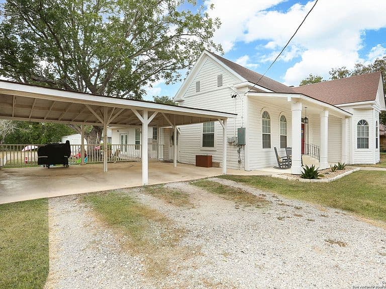 Listing photo 3