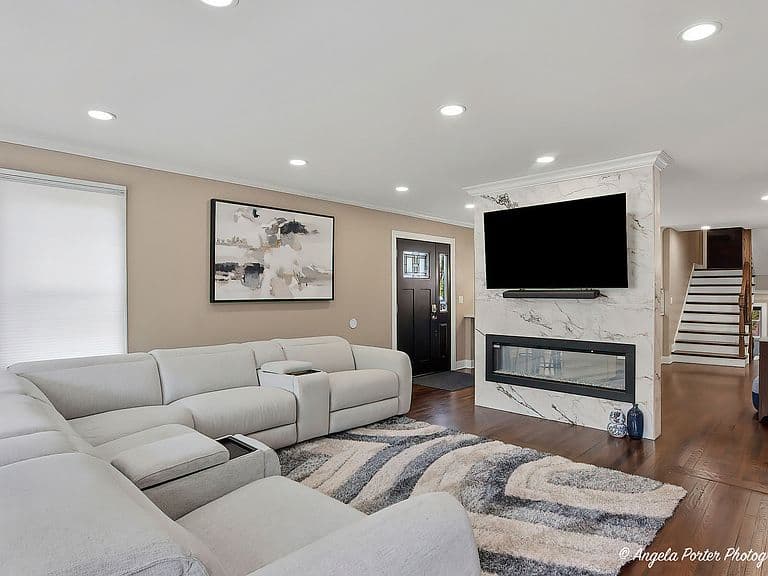 Listing photo 3