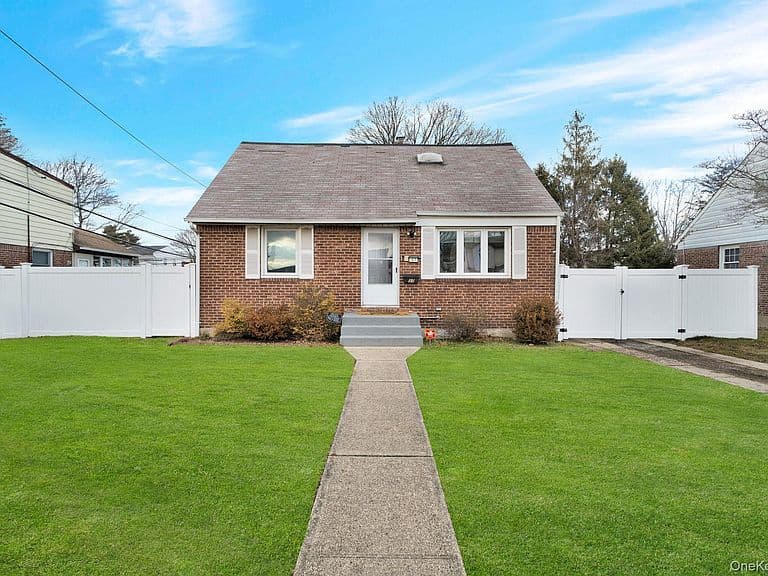 Listing photo 2