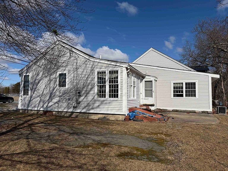 Listing photo 2