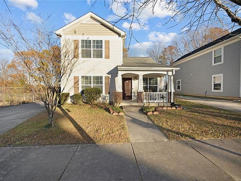 Listing photo 2