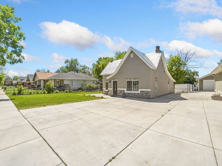 Listing photo 4
