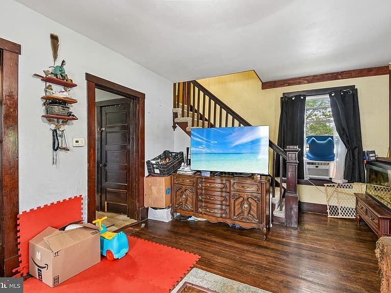 Listing photo 3