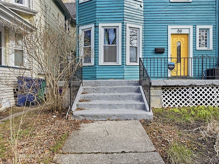 Listing photo 3