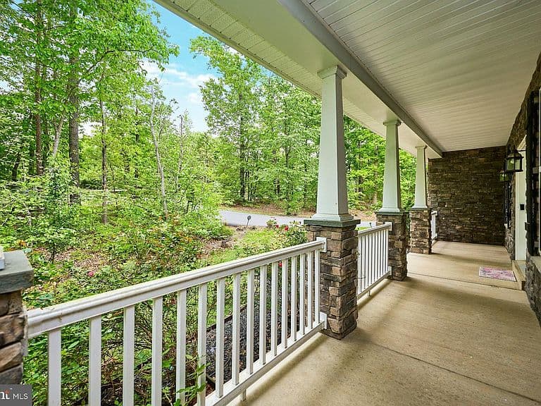 Listing photo 4