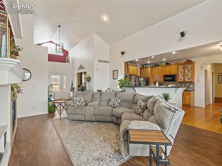 Listing photo 5