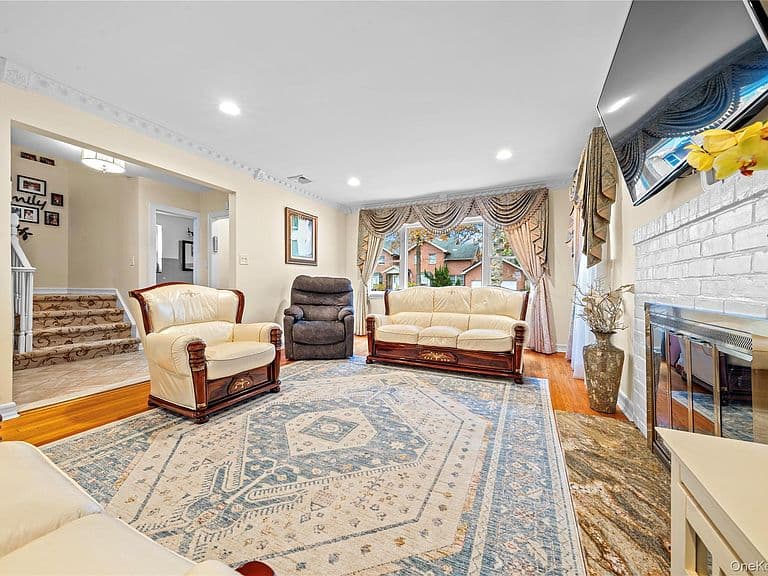 Listing photo 5