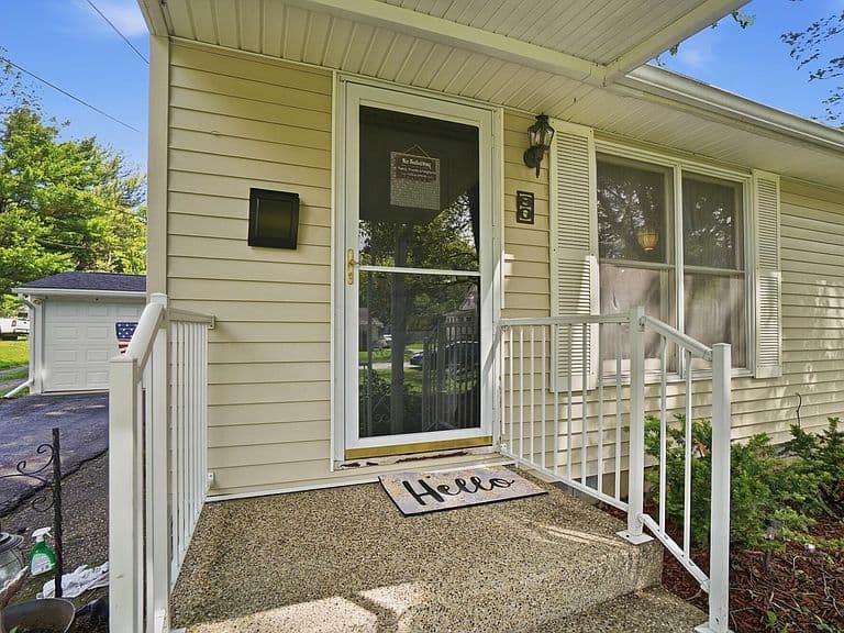Listing photo 3