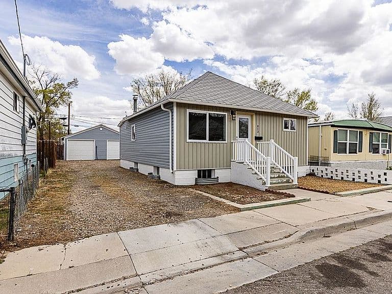 Listing photo 2